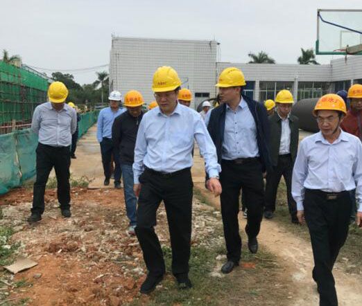 2蔡锦军率队深刻北郊水厂工地现场；蒲茉 摄.jpg