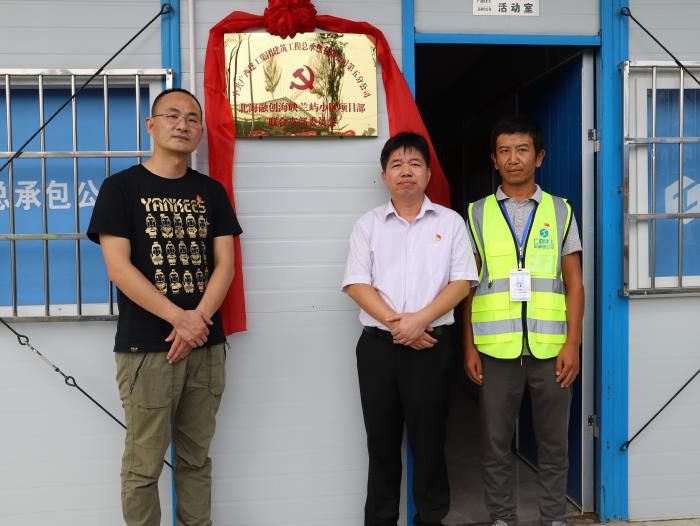 7.1揭牌现场。杨钰 摄700.JPG