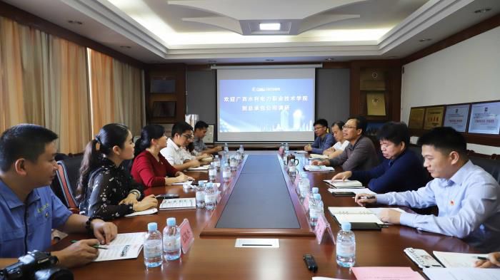 1.2座谈会现场。李立云 摄700.JPG