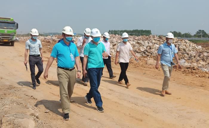 7.1查抄现场。陈其毅 摄700.jpg