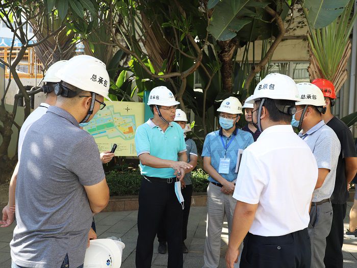 陈祖训询问项目进度。 李立云 摄.JPG