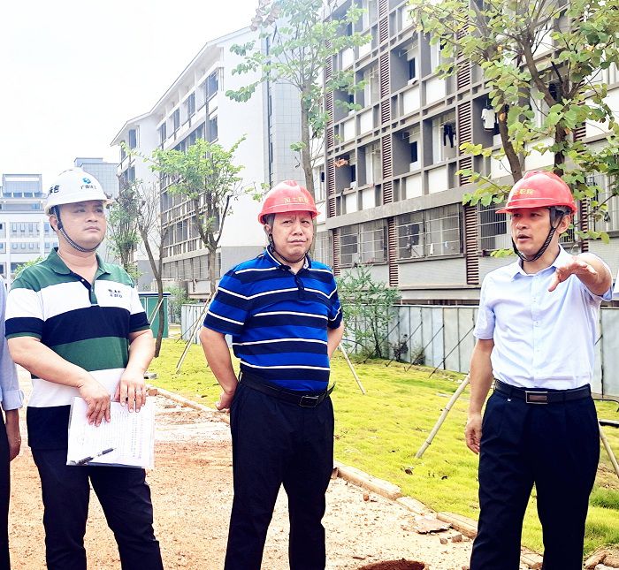 现场调研。廖益  摄.jpg