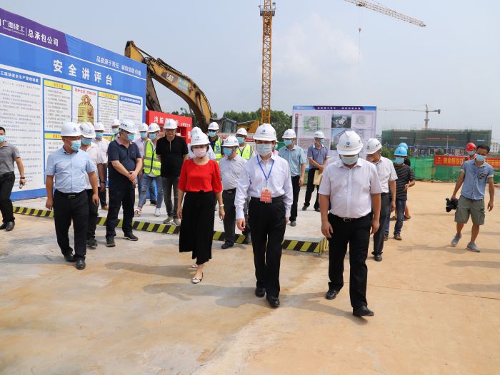 调研现场。侯健杰 摄.jpg