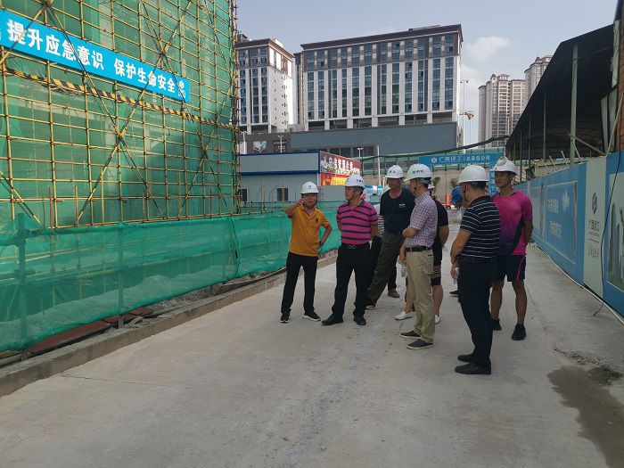 查抄现场。谭凯文 摄.jpg