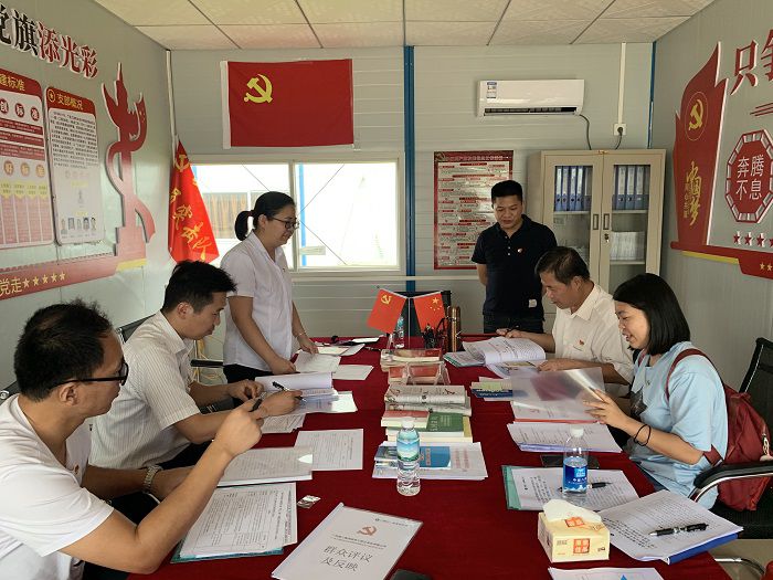 查抄资料现场。蔡怡灵 摄.jpg