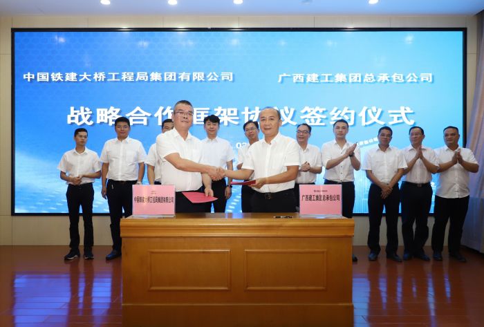 4双方签约。李立云 摄.jpg