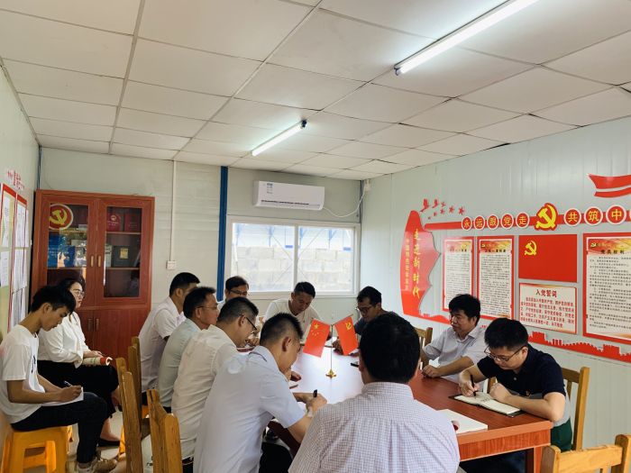 18座谈会现场；畦￡仙.jpg