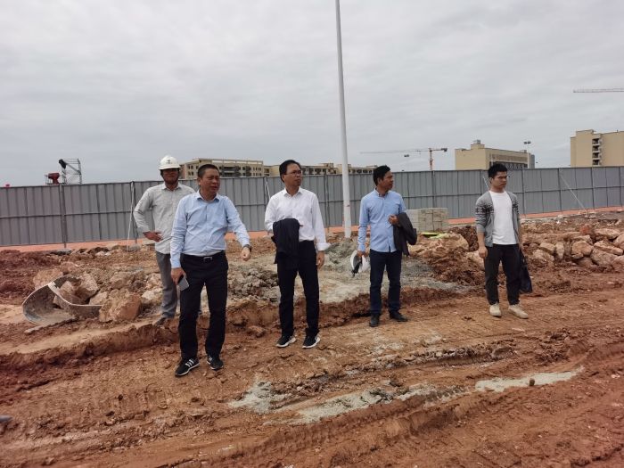 63陈祖训查抄3标段图书馆地下室的土方开挖情况；评锥 摄.jpg