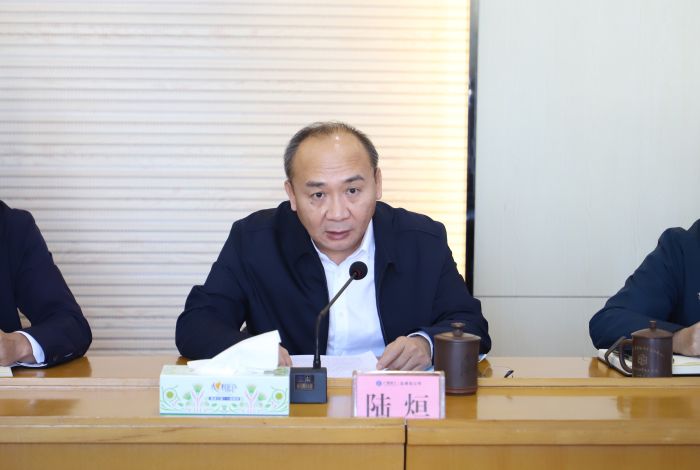 陆烜通报集团会议心灵。郑诗宝 摄.jpg