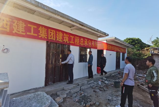 调研组调查现场1。林磊 摄.jpg