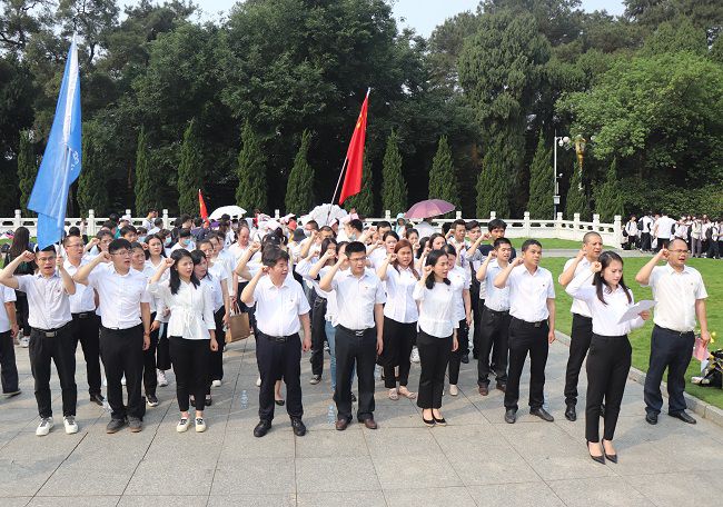 沉温入党誓词。周煜川摄（建图）.jpg