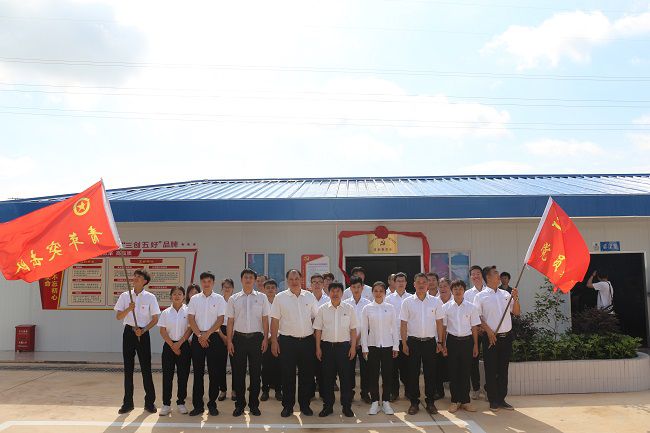 合影留想。张钊林 摄（建图）.jpg