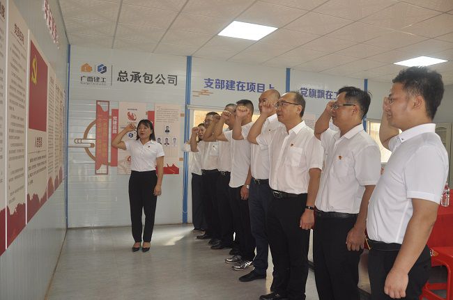 沉温入党誓词。王瑾贞 摄（建图）.jpg