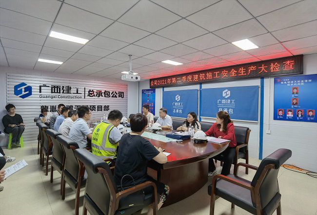 张强在龙胤银滩天机项目召开安全查抄总结会。李玲玲 摄（建图).jpg