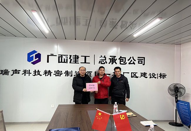 发放慰问金。廖之锭 摄（建图）.jpg