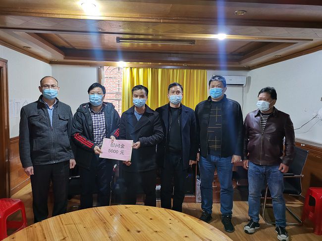 慰问合影。莫光富 摄（建图）.jpg