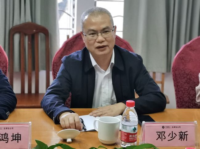 邓少新在三分公司调研。梁红玉 摄（建图）.jpg