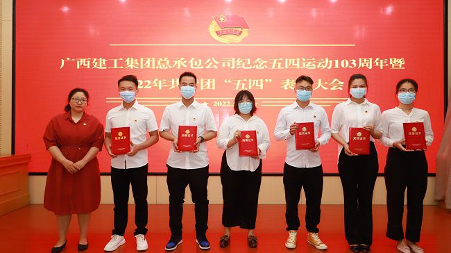 赞美优良团员。李立云 摄（建图）.jpg