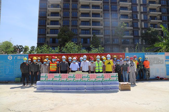 活动合影。杨钰 摄（建图）.jpg