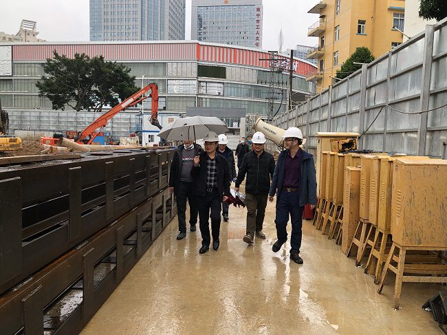 查抄现场。罗成 摄（建图）.jpg