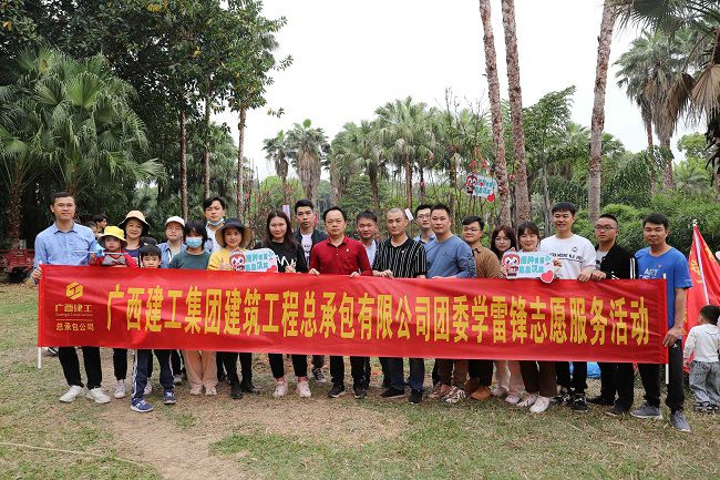 参与活动的职工合影。林成斌 摄（建图）.jpg