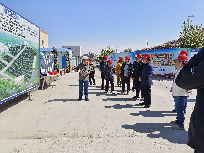 听取项目汇报。关惠琳 摄（建图）0.jpg