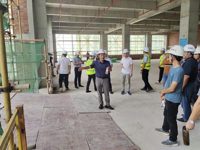 曾劲松做解说和要求；票ι 摄（建图）.jpg