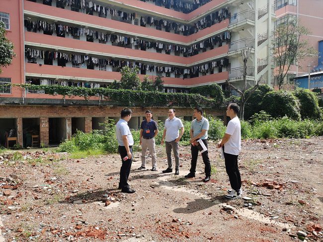 调研现场。卢芳 摄（建图）.jpg