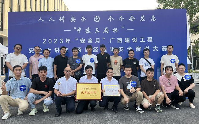 参赛选手及啦啦队合影；畦￡ 摄（建图）.jpg