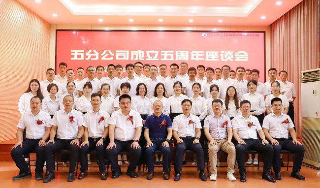 合影。杨钰 摄（建图）.jpg