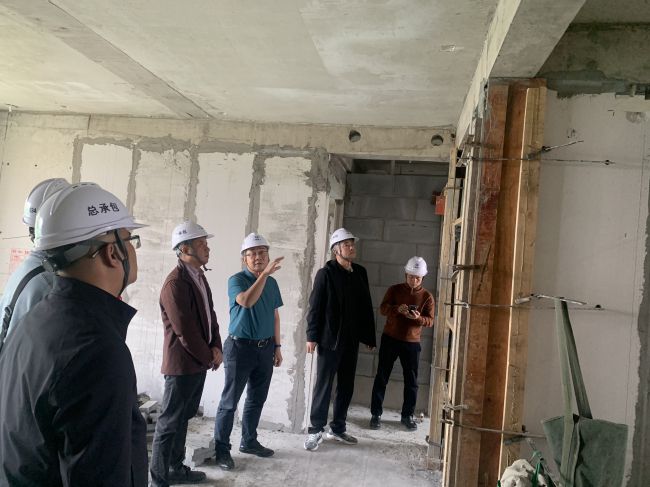 现场领导。罗庆博 摄（建图）.jpg