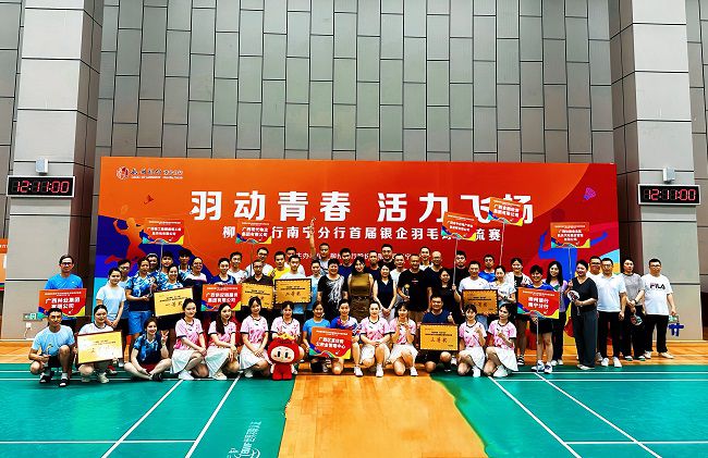 角逐选手合影 建图.jpg