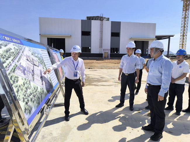 蓝海鹏在项目现场。江家兵摄（建图） (1).jpg